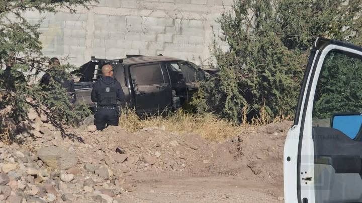 Confirman un segundo ejecutado en la pickup encontrada en Ejido El Fresno