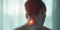 Dolor de cuello: guía práctica de Harvard para aliviar, prevenir y detectar alertas que requieren consulta médica