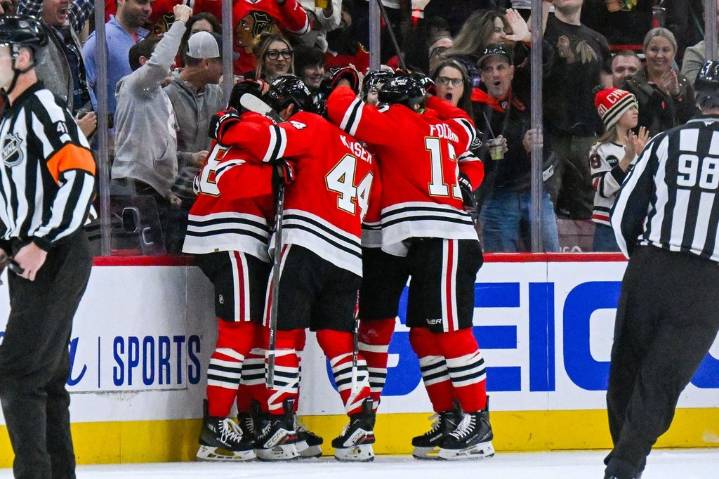 Dach scores late in third period to give Blackhawks a 3-2 win over slumping Maple Leafs – Winnipeg Free Press