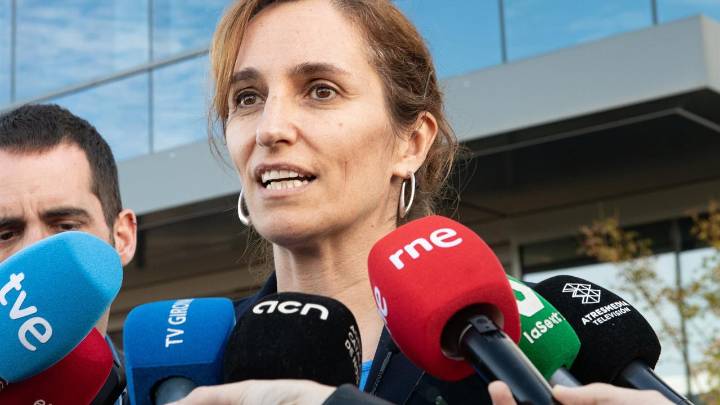 La ministra se ríe de sus colegas