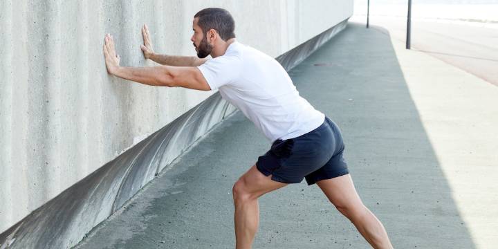 Reservar el estiramiento estático para después de correr favorece la recuperación muscular, según expertos