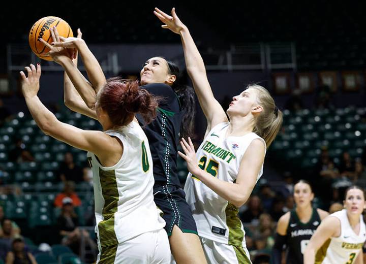 Vermont deals Wahine hoops first loss