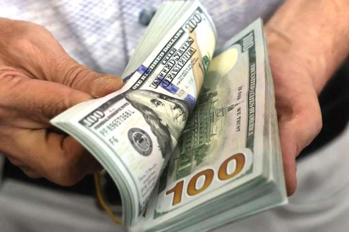 El precio del dólar registra una caída promedio del 8.5% a nivel mundial en el 2025