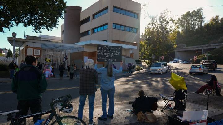 Judge again bars Trump administration from deploying troops to Portland