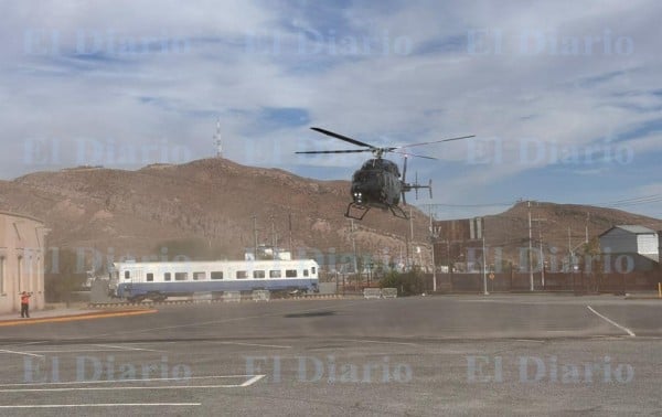 Galería.- Arriba elemento herido en helicóptero para recibir atención médica