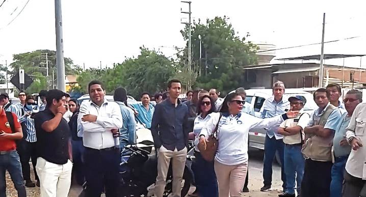 Guerra por el cambio de categoría de tres direcciones