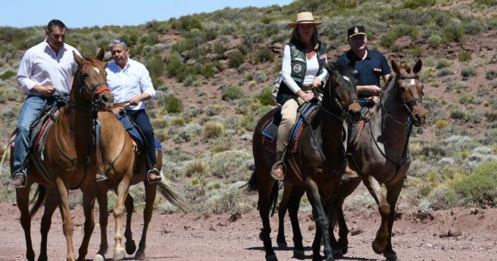 Esto en en Off: El gobernador se fue a caballo y solo dos funcionarios le hicieron el aguante