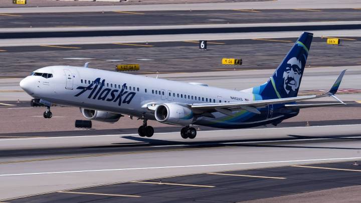 Alaska Airlines Passenger Thanks Crew After Suffering Seizure Inflight