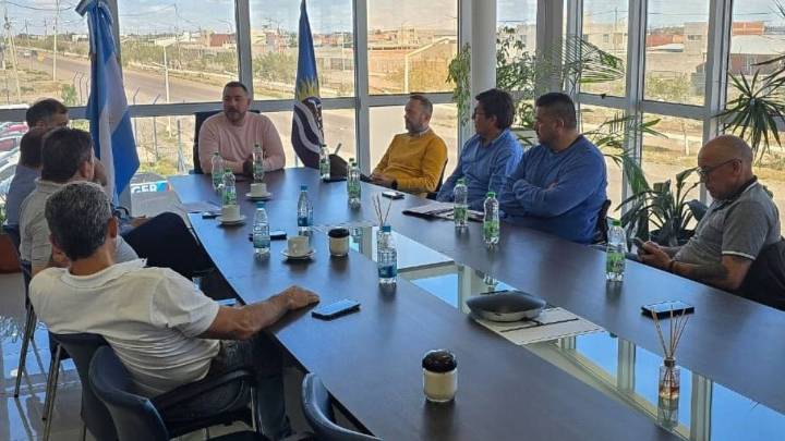 Gremio petrolero se reúne con nuevas operadoras