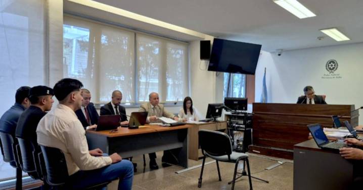 Comenzó el juicio en Moldes por el doble homicidio de un padre y un tío: el hijo y un amigo están acusados de planear el crimen para robales