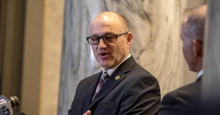 Missouri anti-redistricting group says secretary of state wrote 'prejudiced' ballot language