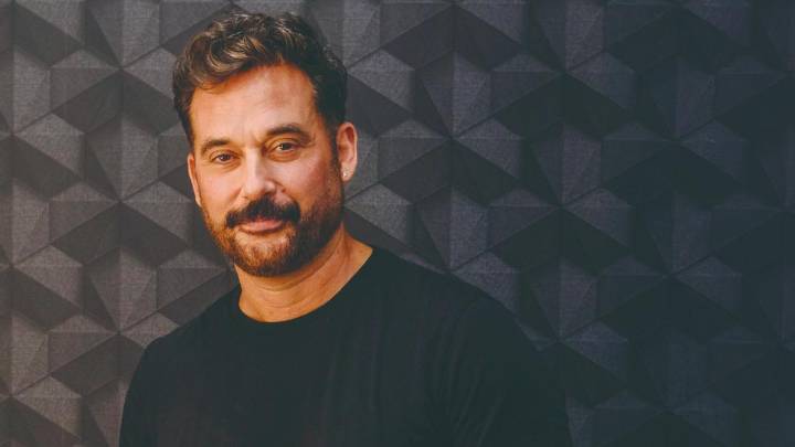 Del glamour global a las raíces canarias: Andrés Alonso, 30 años embelleciendo el mundo