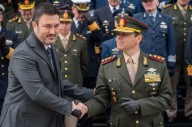 Llegaron los primeros Stryker al país: Petri y su sucesor los presentarán oficialmente