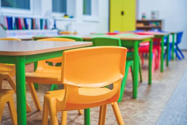 Acusan a parvularias de Jardín FACh de compartir fotos y videos de menores desnudos por grupo de WhatsApp