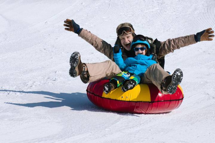The Best Snow Tubing Parks in Illinois You Can’t Miss
