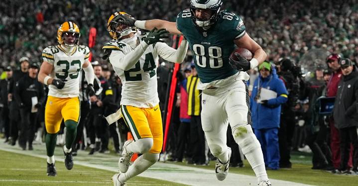 The Eagles are now favored over the Packers in Green Bay