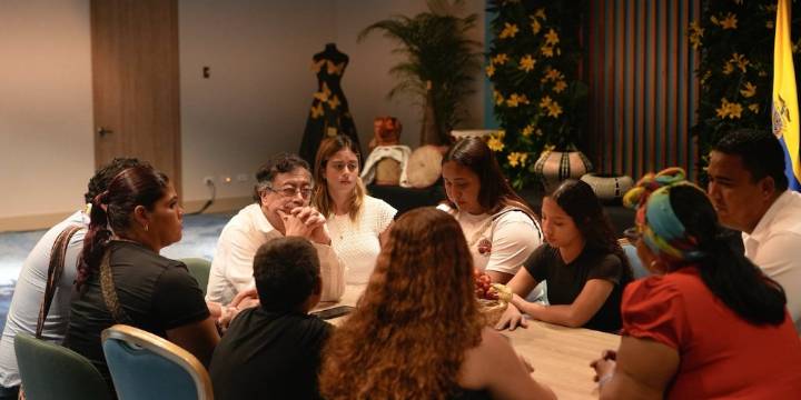 Madre de pescador samario que murió en bombardeo de Estados Unidos en el Caribe se molestó por encuentro de Petro con familia: “No me avisaron”