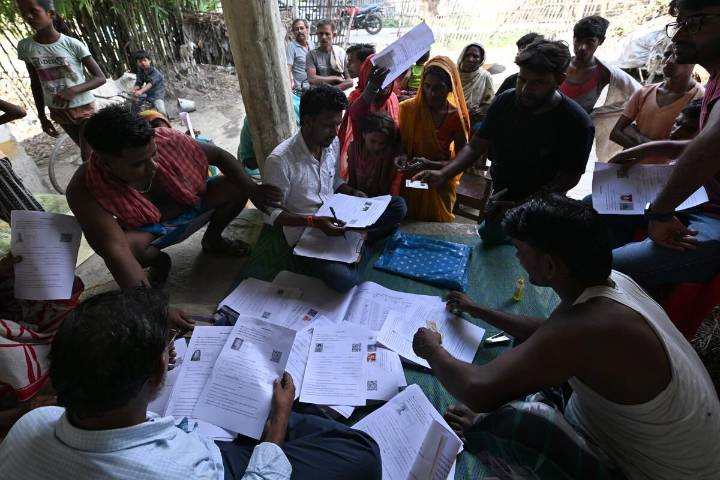 SIR of electoral rolls commences in Bengal with BLOs visiting voters' residences