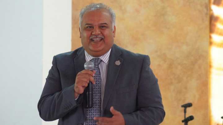 Amparan contra aseguramiento de propiedades del ex rector Juan López Salazar