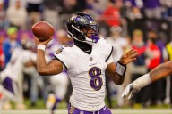Lamar Jackson returns to practice for the Ravens after missing Wednesday’s session with a knee issue