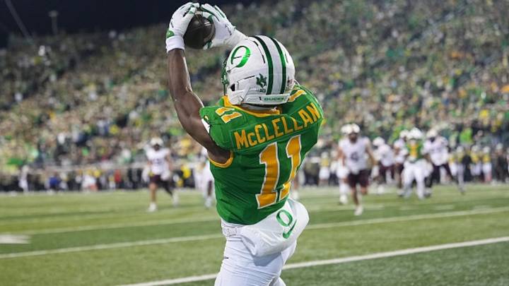Oregon receiver Jeremiah McClellan injures shoulder, returns against USC