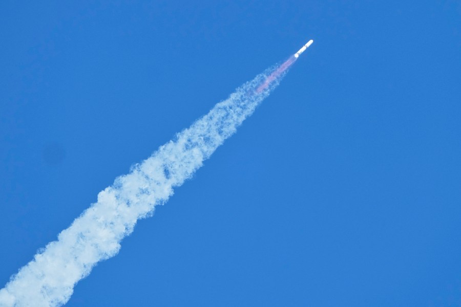 Blue Origin launches huge rocket carrying twin NASA spacecraft to Mars