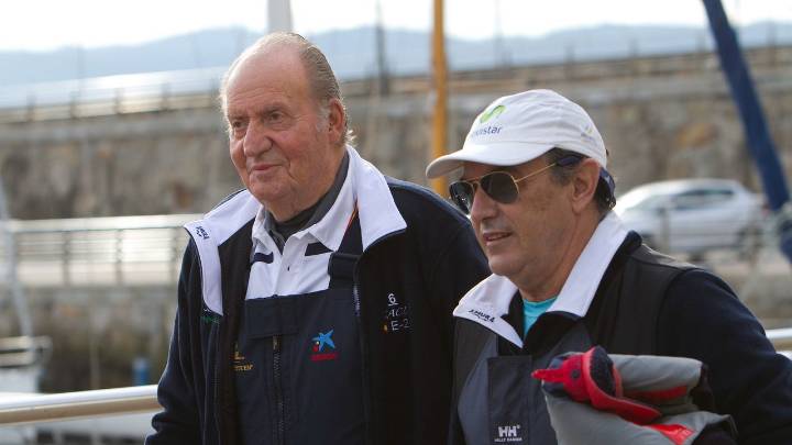 El Rey Juan Carlos no sale de casa de Pedro Campos, pero disfruta de una cena con amigos