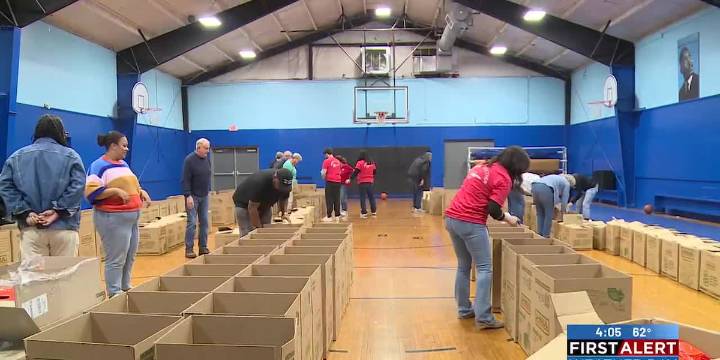 AD Lewis Community Center gives out Thanksgiving food boxes