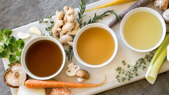 Una psicóloga explica por qué comer caldos mejora el ánimo y te hace sentir bien