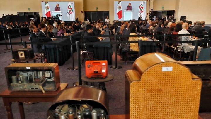 Gobierno no reprime, ni censura: Sheinbaum ante concesionarios de radio y TV