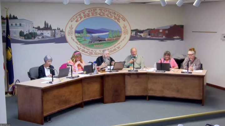 Small Oregon town mayor, football coach cited for slapping student