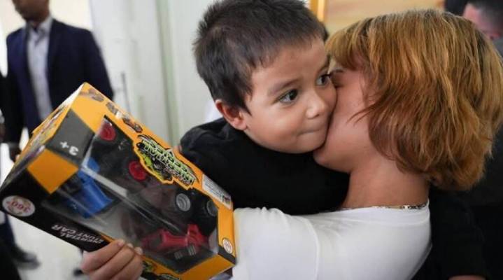 Regresan seis niños migrantes a Venezuela