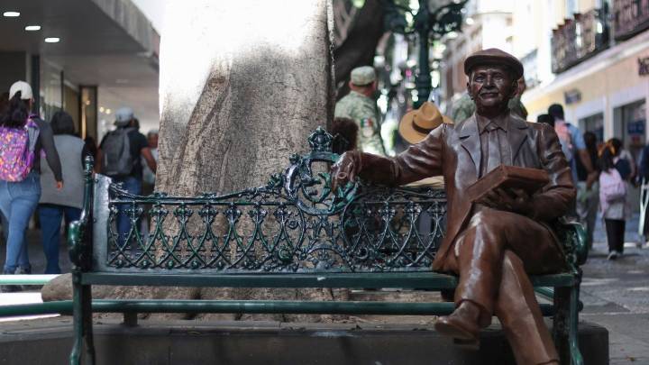 Concluye la rehabilitación de esculturas vandalizadas en el corredor 5 de Mayo