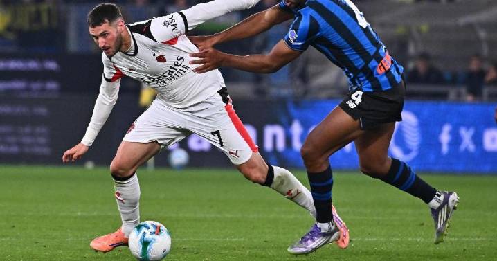 Santi Giménez anuncia pausa por lesión y preocupa a la Selección Mexicana