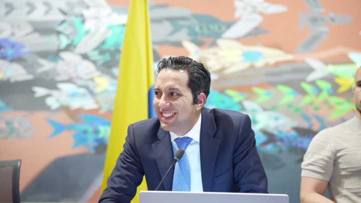 Congresista Julián López volvió a presidir la Cámara a pesar de la suspensión que le aplicó el Partido de la U por promover una disidencia