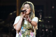 Kelly Clarkson Oversaw a Surprise Proposal and Vow Renewal at Las Vegas Show