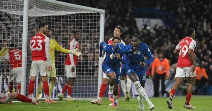 Chelsea empata con Arsenal pese a la expulsión de Caicedo