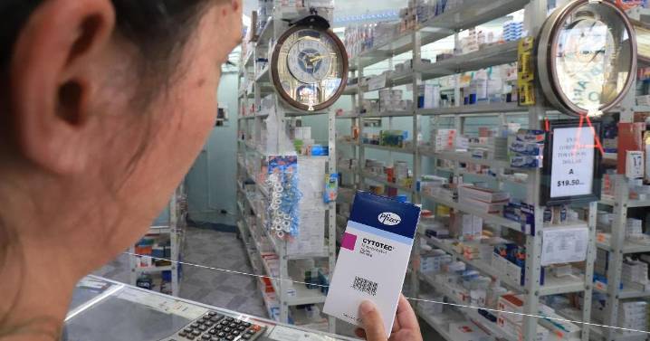 Industria farmacéutica podría triplicarse con mejor regulación, dicen expertos