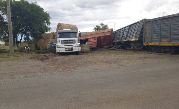 Choque entre tren y camión en Río Primero