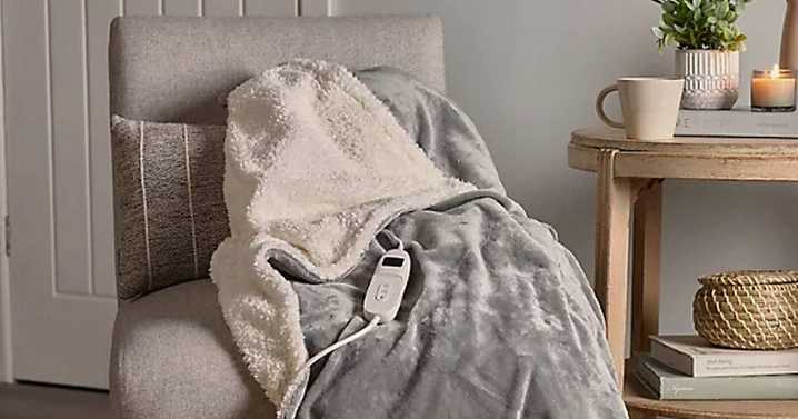 Lakeland cuts £40 off electric throw that shoppers say makes them 'snug as a bug'