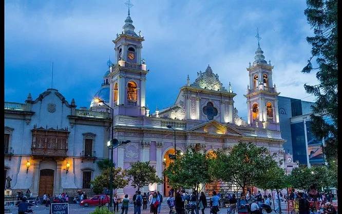 Escapada a Salta: mucho más que el viaje en el tren de las nubes