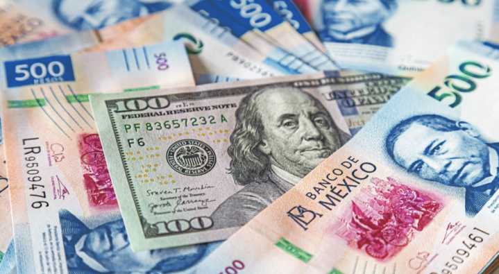 Peso mexicano se aprecia por debilitamiento del dólar; cierra en 18.38 unidades