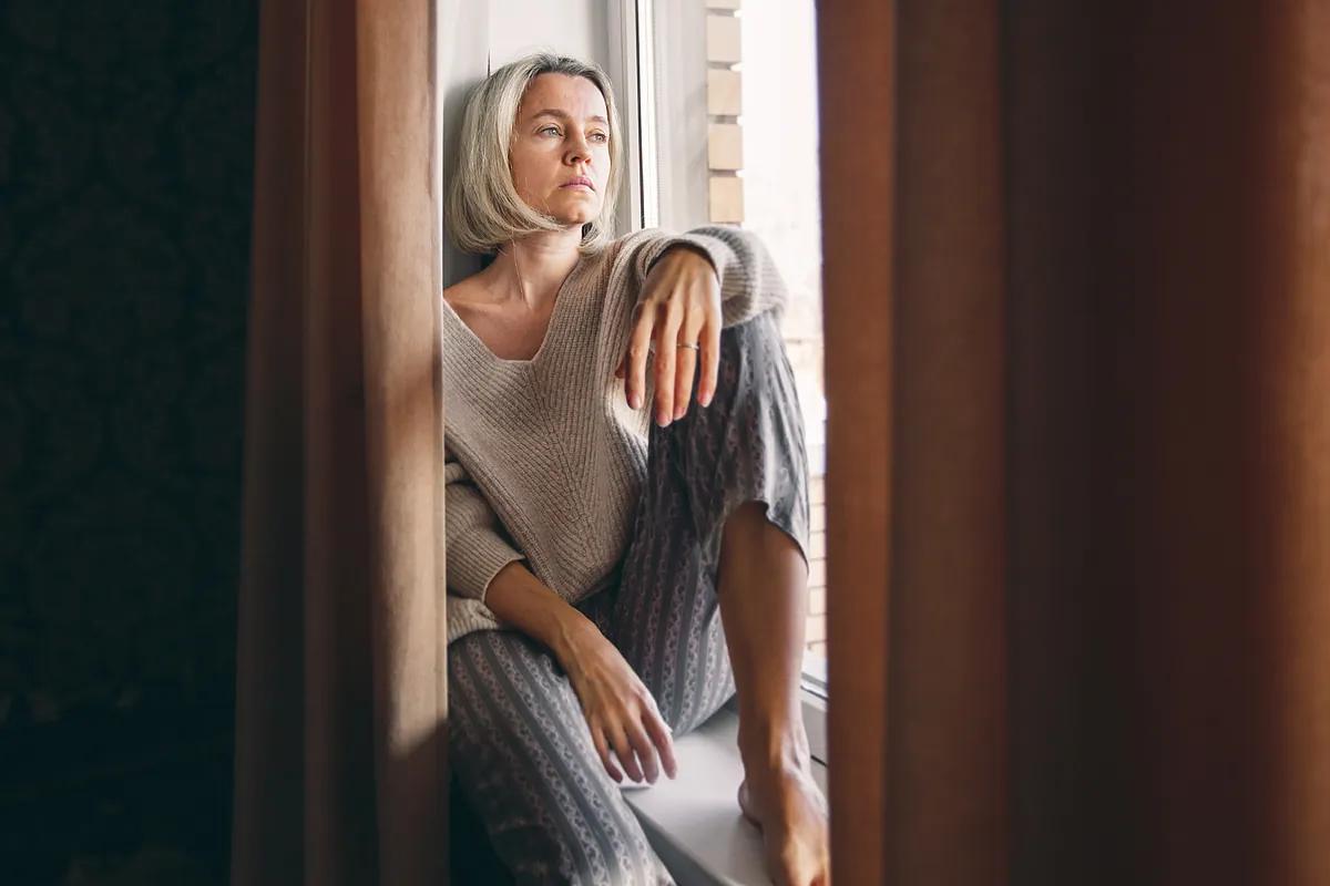 Este mal hábito cotidiano perjudica la salud y acelera el envejecimiento incluso más que tomar azúcar o no ir al gimnasio