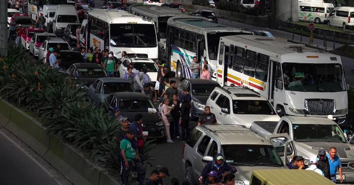 Transportistas vuelven a las calles: Anuncian megamarcha y bloqueos en CDMX y Edomex este lunes