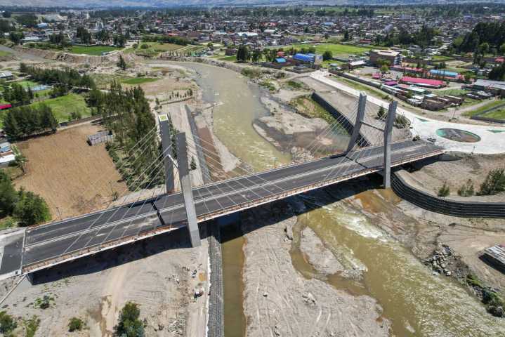 Presidente Jerí inspeccionó avance de obras de Puente Cantuta en Huancayo