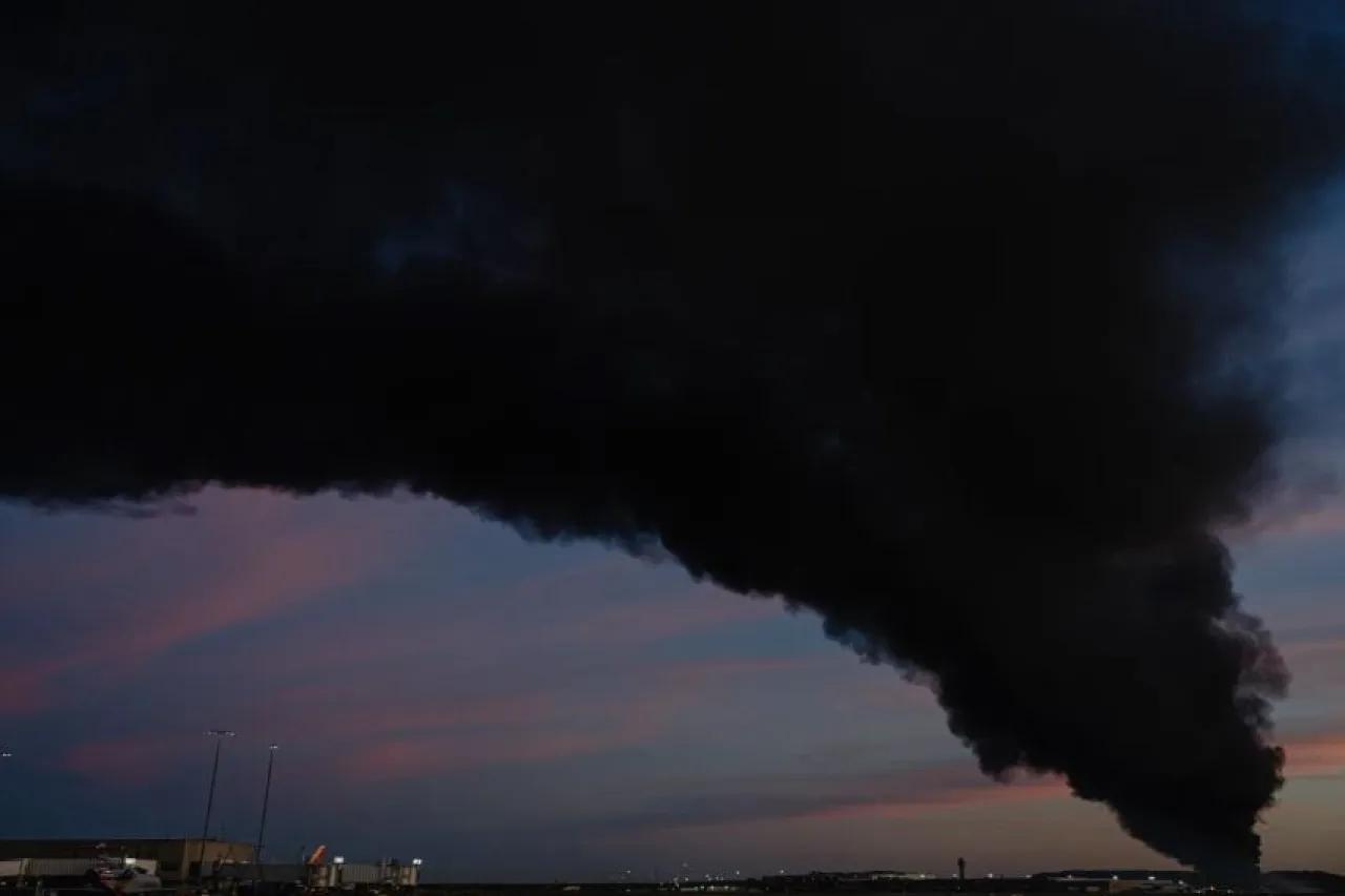 Avión de carga de UPS se estrella al despegar de aeropuerto en Kentucky