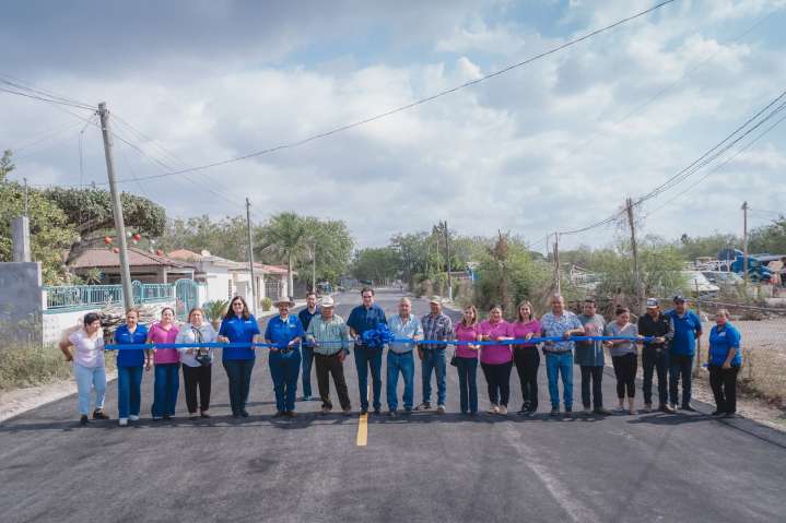 EL PRESIDENTE MUNICIPAL INAUGURA LA PAVIMENTACIÓN DE LA CALLE DURANGO
