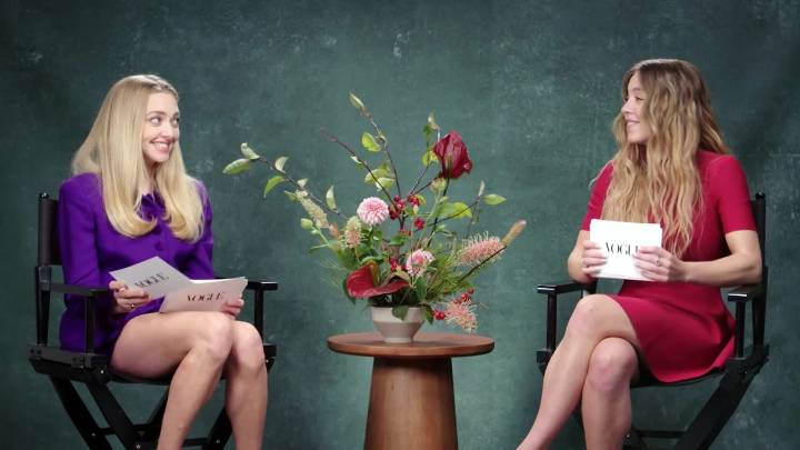Amanda Seyfried and Sydney Sweeney Talk Favorite Character Outfits, Fan Clubs, and Fashion Mishaps in ‘Off the Cuff’
