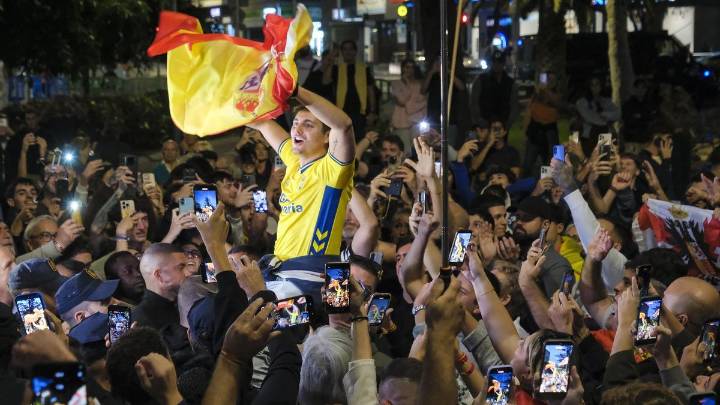 Vito Quiles, un embajador polémico de la UD Las Palmas: ¿de dónde sacó la camisa amarilla?