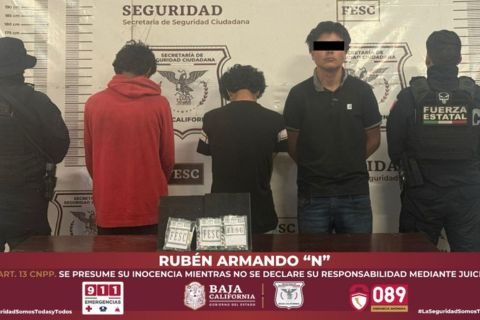 Detienen a dos menores y a un joven de 18 años recién cumplidos con “globitos” de cristal